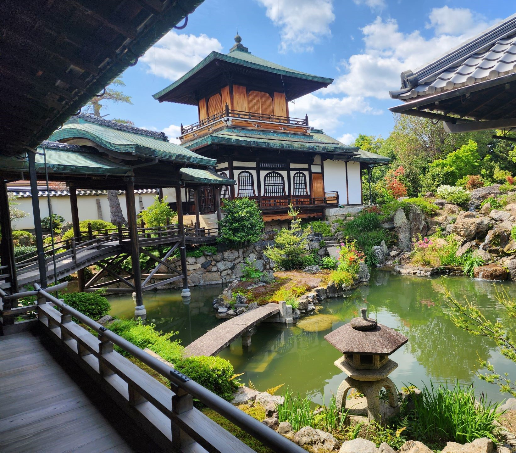 18 things to do in Japan beyond sightseeing, featuring unique travel experiences for first-time visitors.